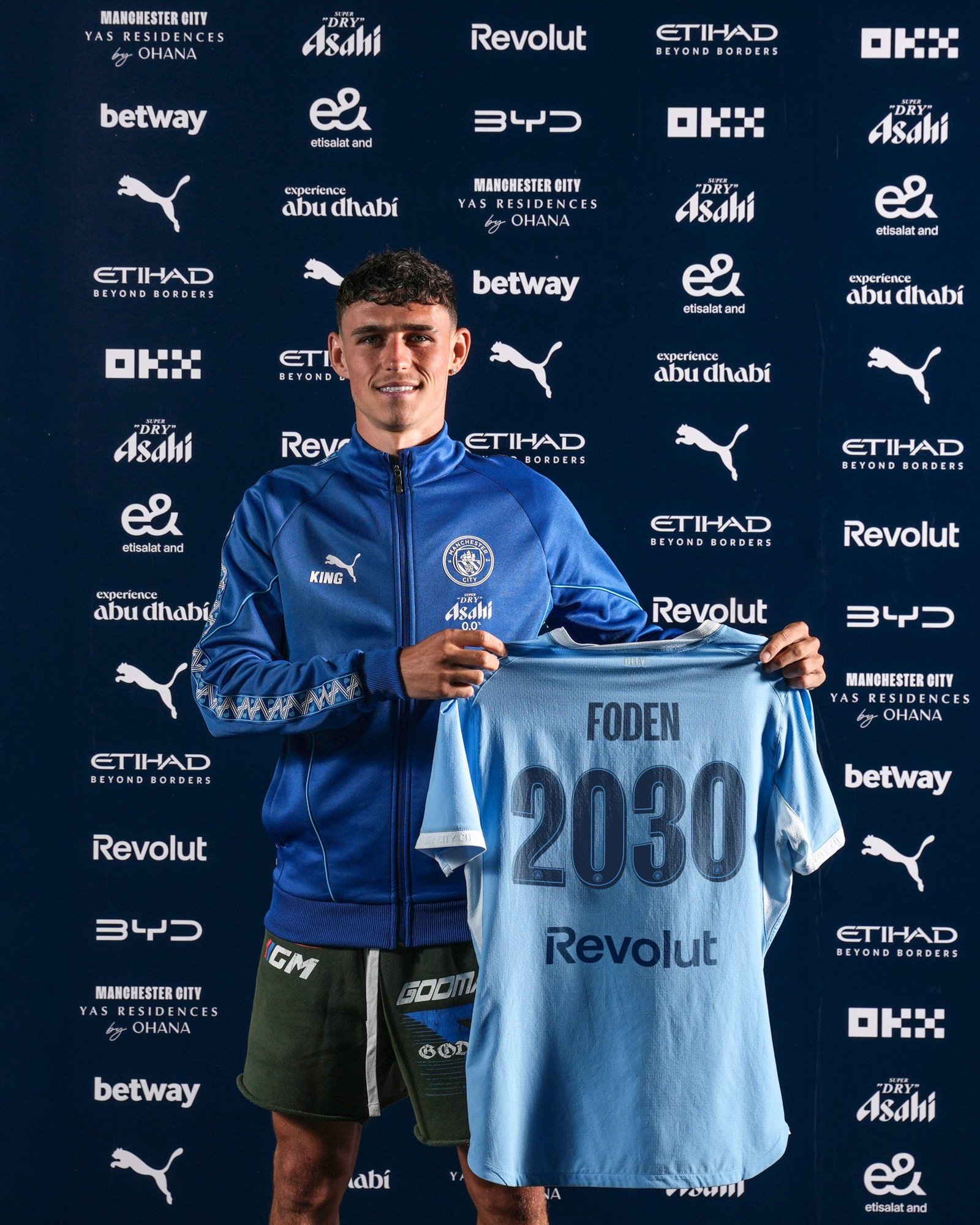 Phil Foden renova contrato com o Manchester City até Junho de 2030.