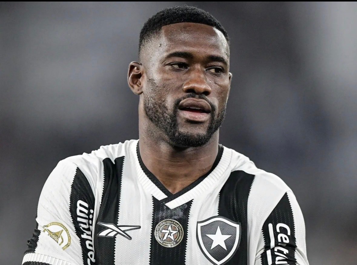 Botafogo rescinde o contrato de Bastos.