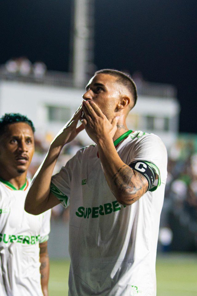 Thiago Galhardo se despede do Feira FC após fim do sonho do acesso.