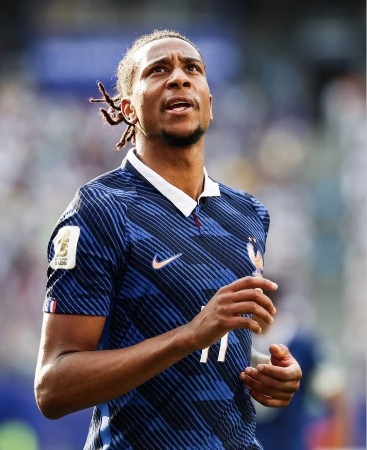 Michael Olise quer jogar no Real Madrid, mas o Bayern não quer vendê-lo.