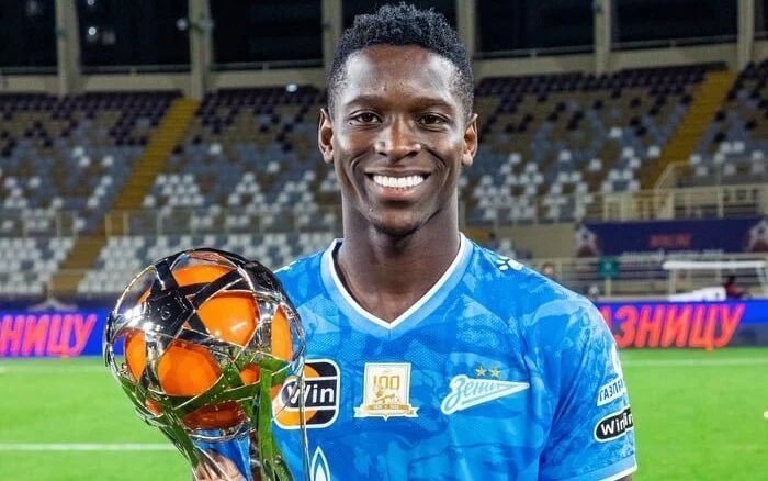 Luiz Henrique vê com bons olhos um retorno ao futebol brasileiro, e Flamengo monitora.