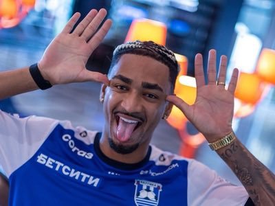 Cuiabá acertou a venda do atacante Derik Lacerda ao Kawasaki Frontale, do Japão, por 1,3 milhão de dólares por 80% dos direitos.