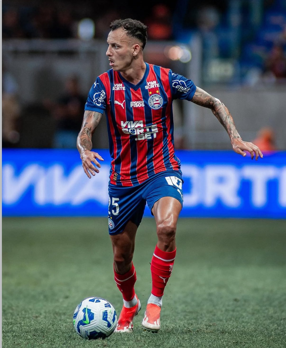 São Paulo ATRAVESSOU o Internacional e encaminhou a contratação por empréstimo do lateral-esquerdo Iago Borduchi, do Bahia.