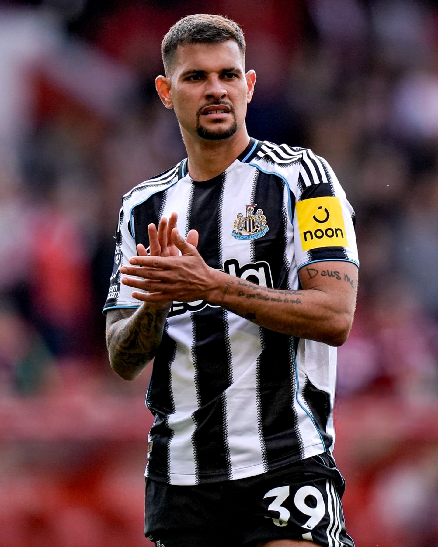 Bruno Guimarães vai para o Arsenal por 90M€
