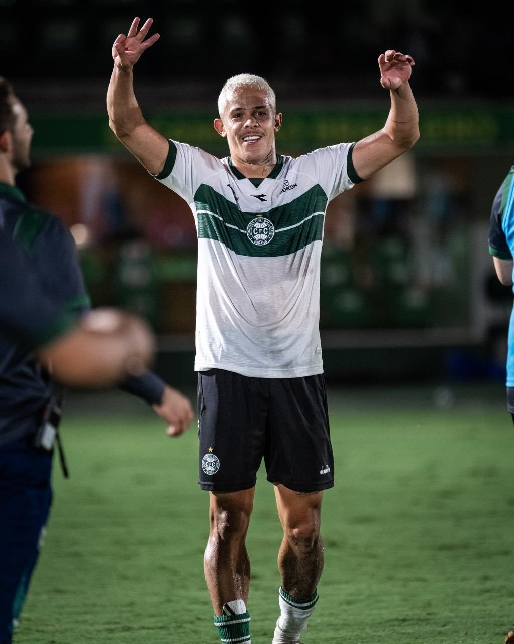 Coritiba acerta a VENDA de Wallisson ao Mirassol.