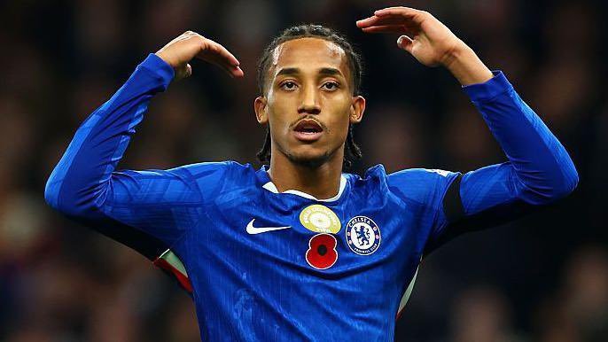 Chelsea renova com João Pedro até 2033.