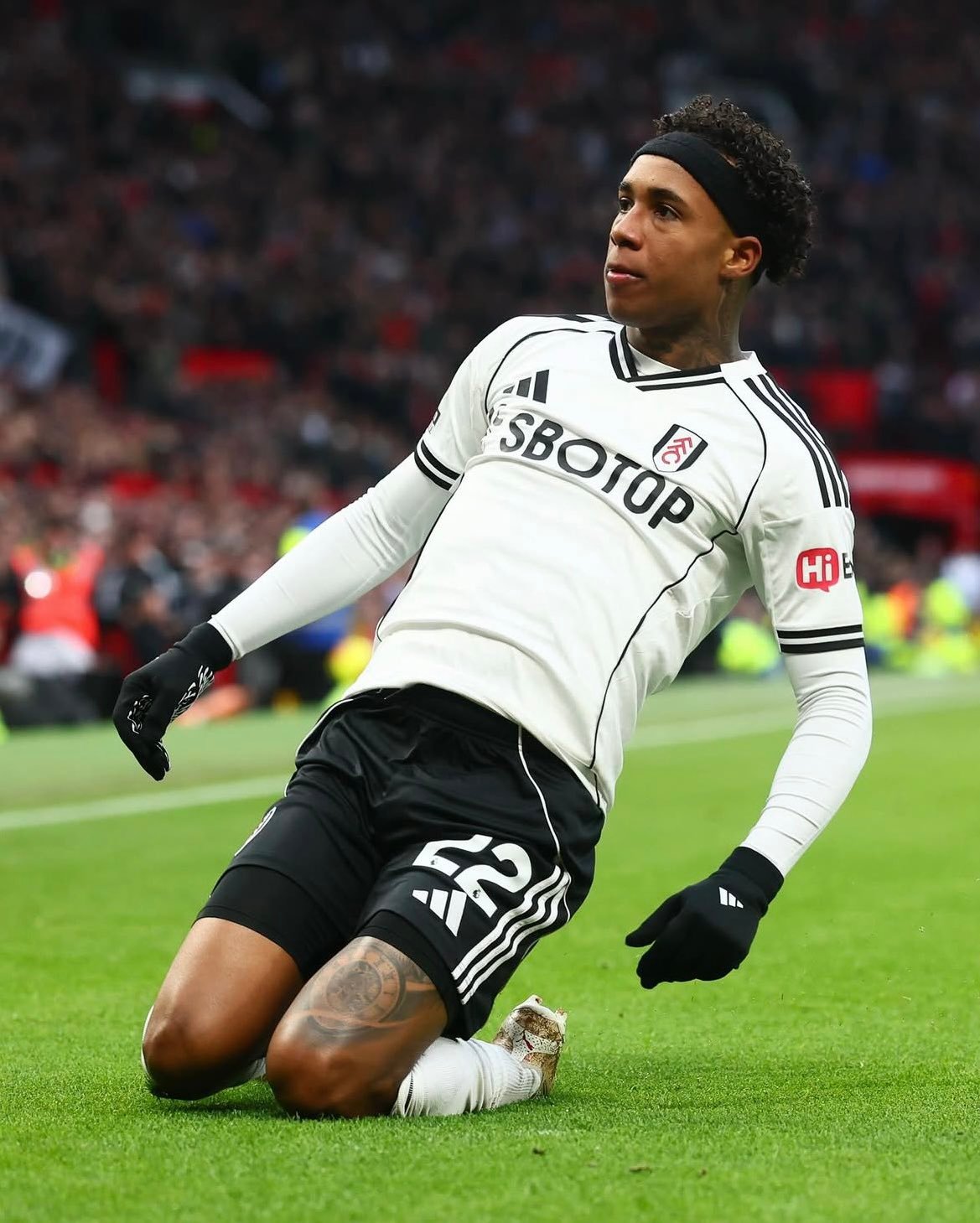 Roma faz proposta de 50 milhões de euros (R$ 293 milhões) por Kevin, ex-Palmeiras, mas Fulham recusa a oferta.