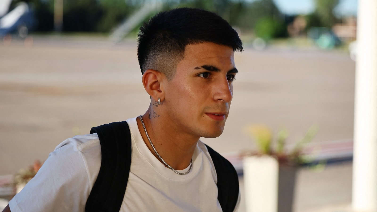 Boto vai à Argentina, e Flamengo tenta evitar leilão por Almada.