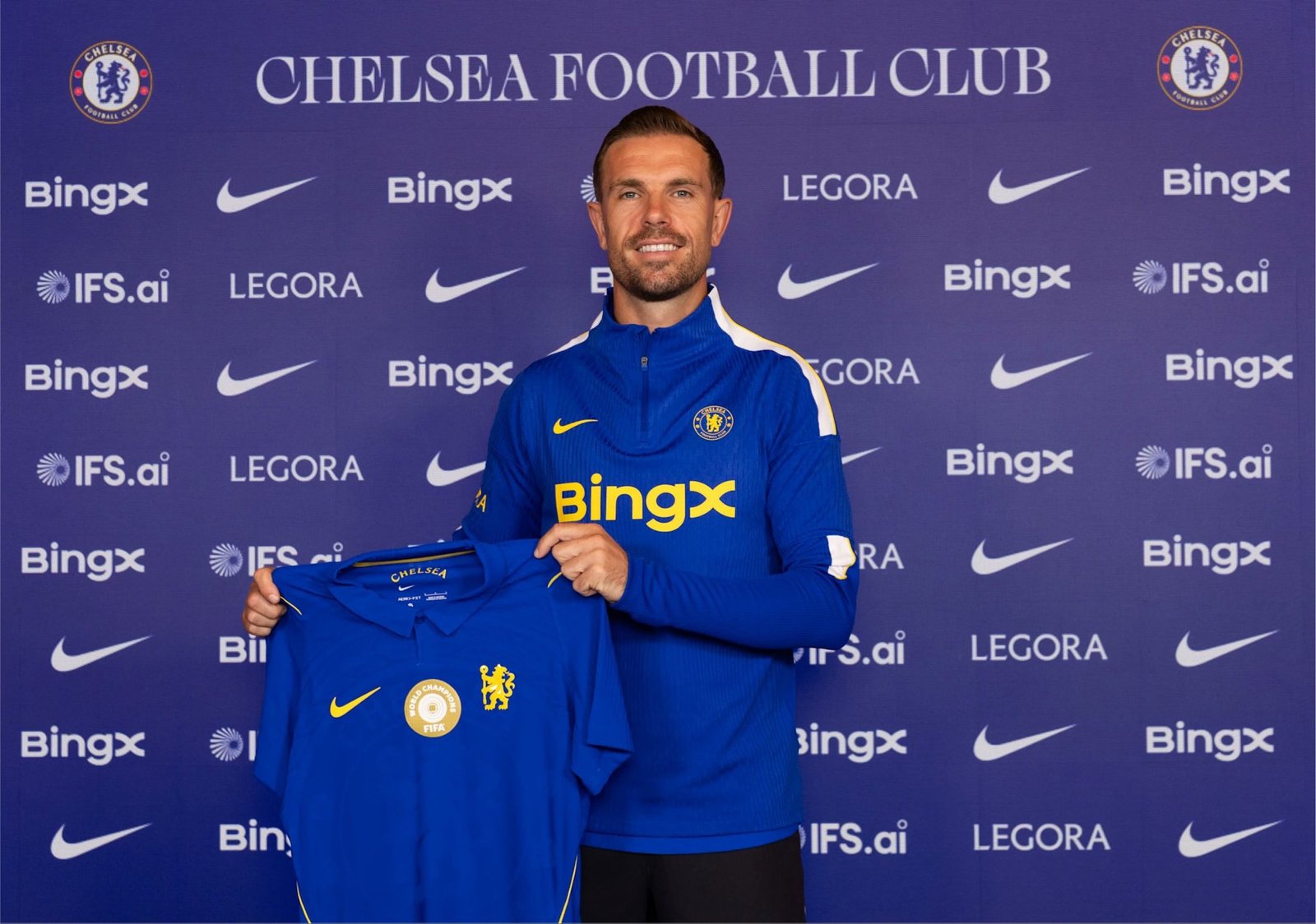 Chelsea anuncia a contratação de ex-Liverpool, de 36 anos.