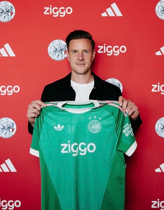 Ajax anuncia Ter Stegen por empréstimo junto ao Barcelona.
