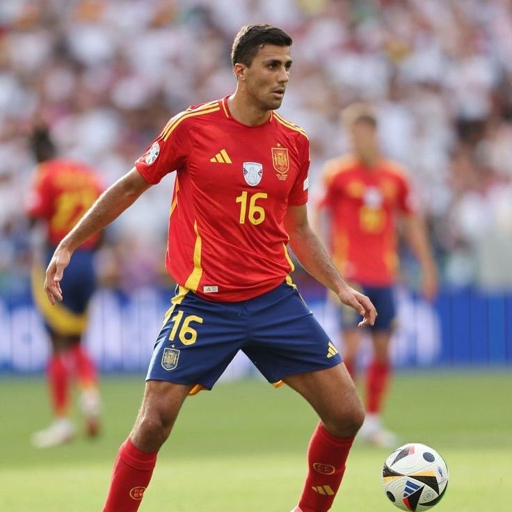 Rodri comunica ao Real Madrid que prefere se transferir para o Barcelona.