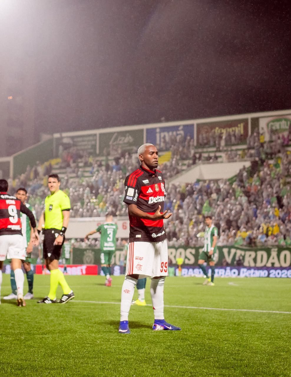 Flamengo encerra conversas com o Granada, da Espanha, por Lorran.
