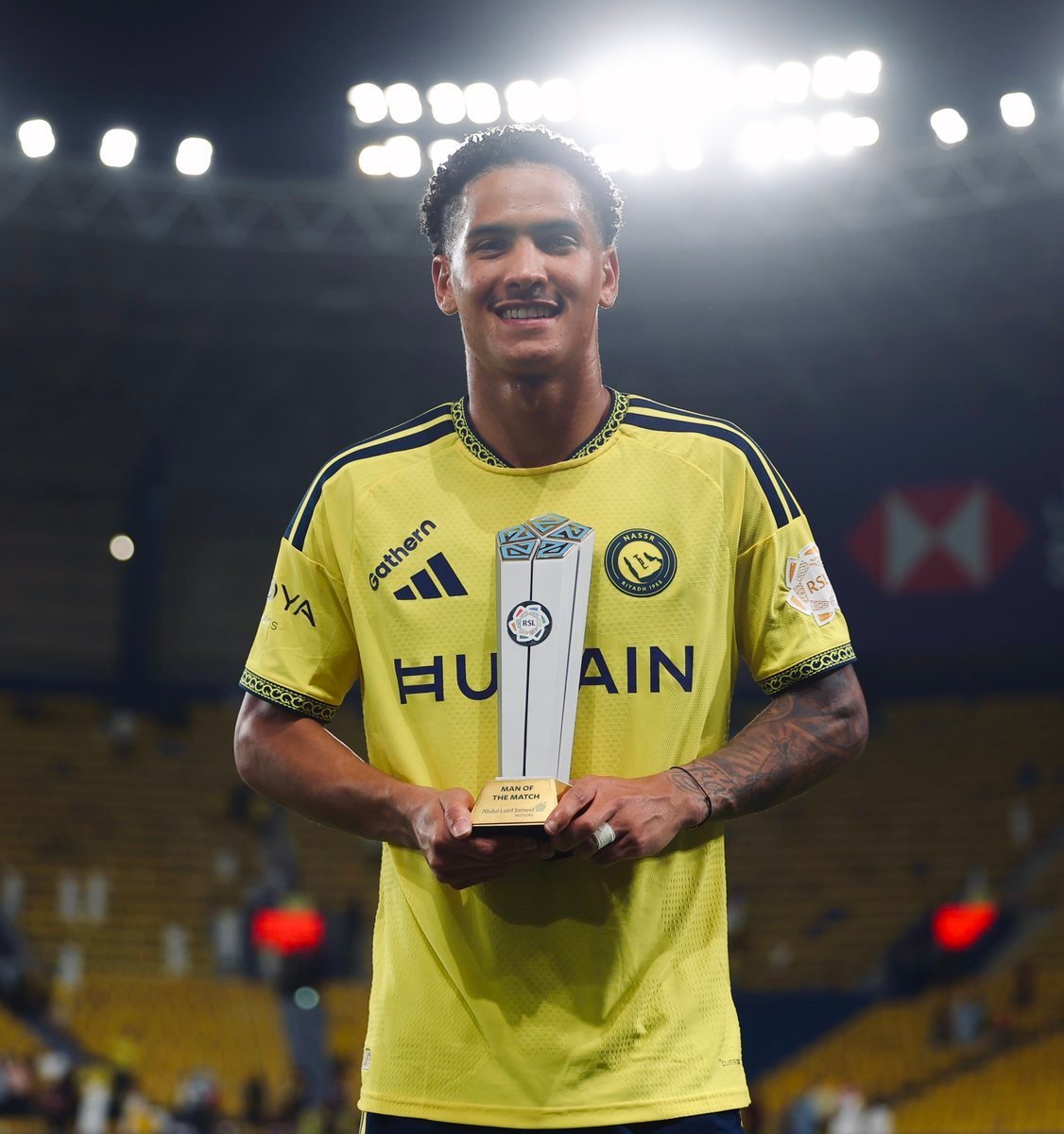 Borussia Dortmund demonstra interesse na contratação de Ângelo Gabriel.
