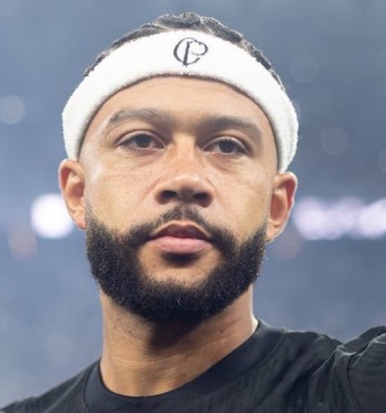 Memphis Depay abre mão de quase R$ 14 milhões em nova proposta para renovar com o Corinthians.