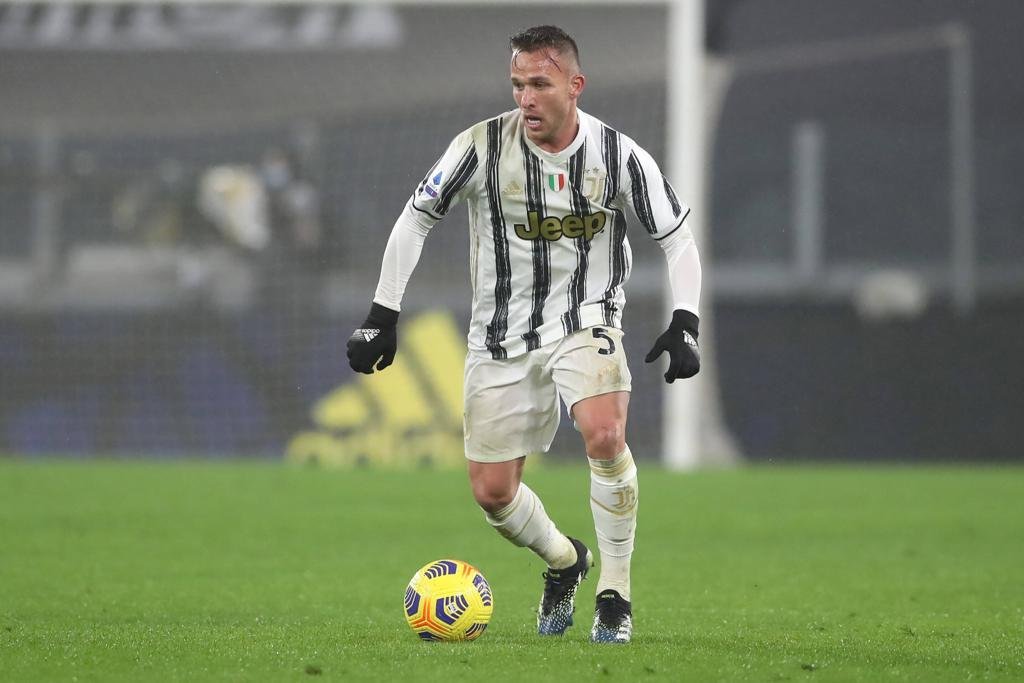 Arthur pede para rescindir contrato com a Juventus e pode ficar livre no mercado.