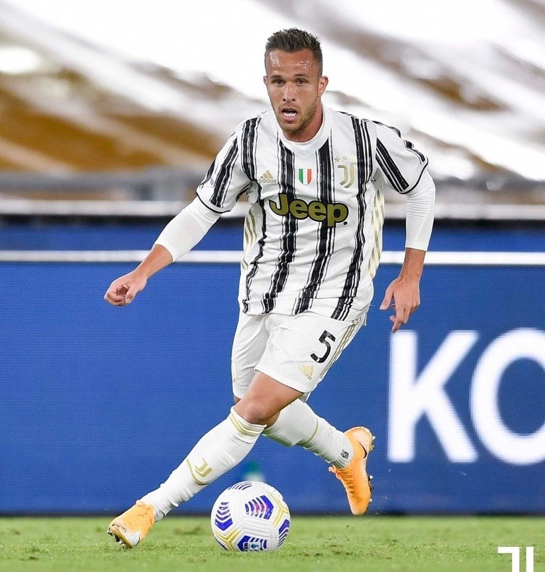 Arthur não é mais jogador da Juventus.