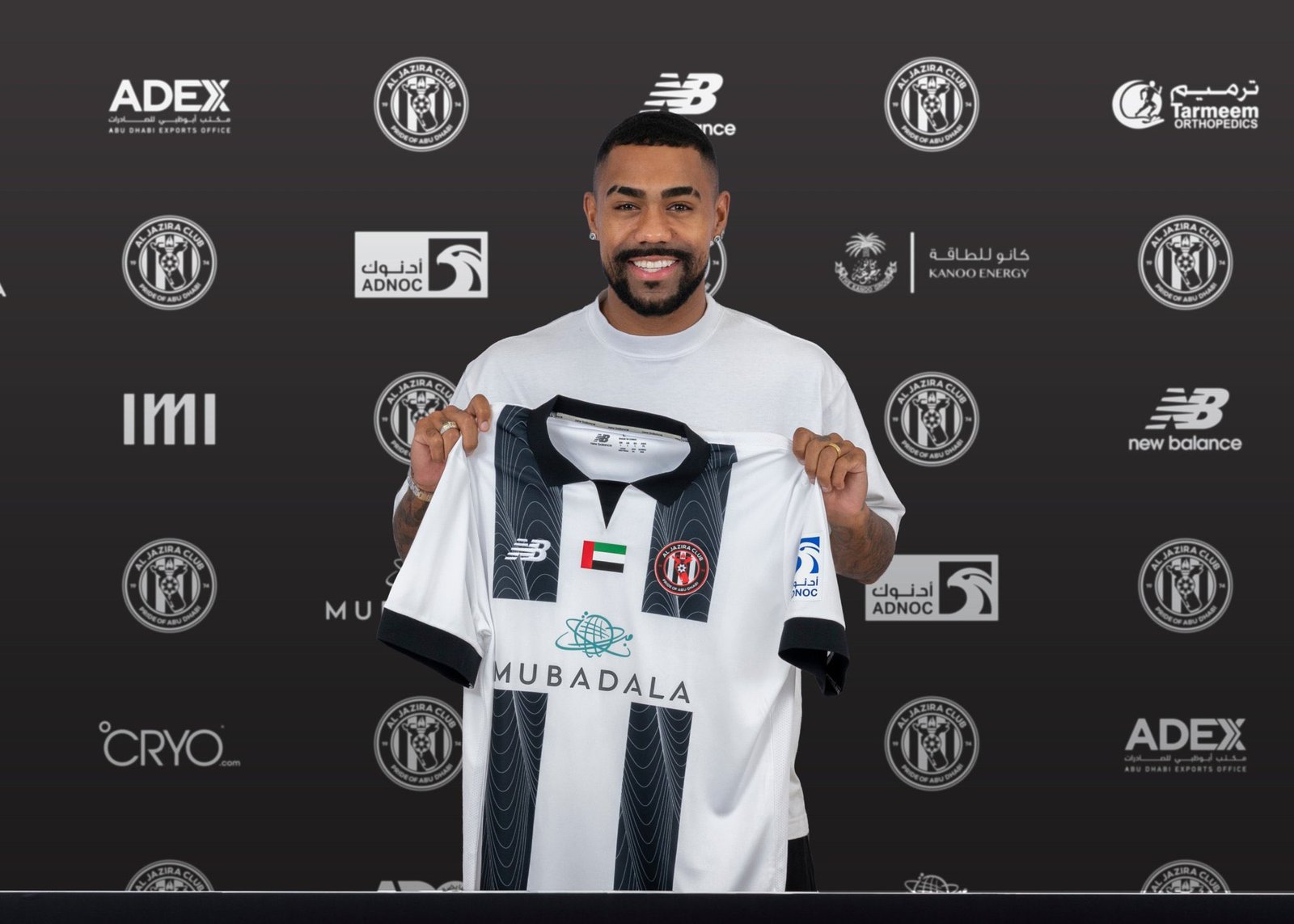 Malcom foi anunciado pelo Al Jazira, do Emirados Árabes.