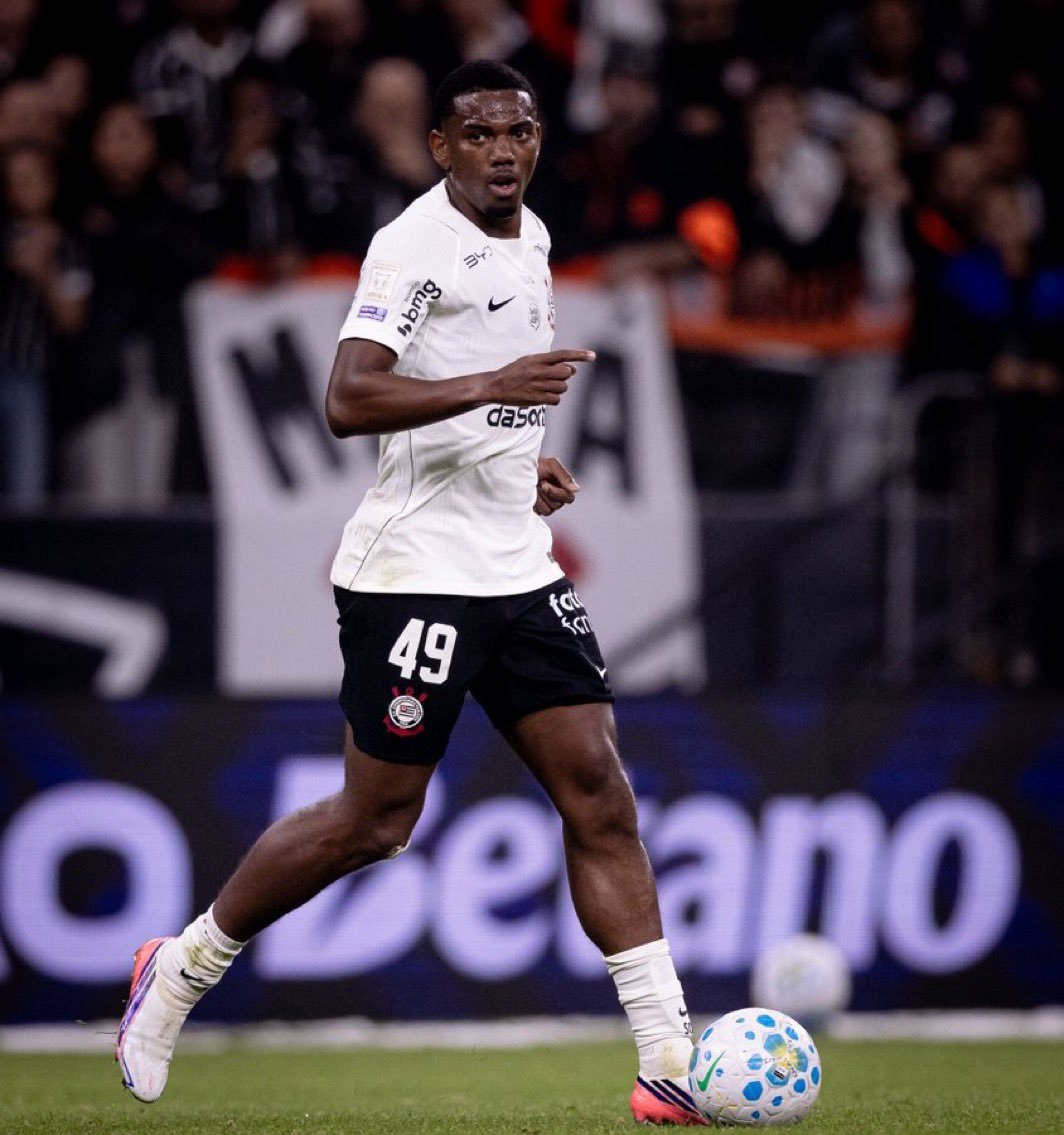 Corinthians negocia venda de André ao Nottingham Forest.