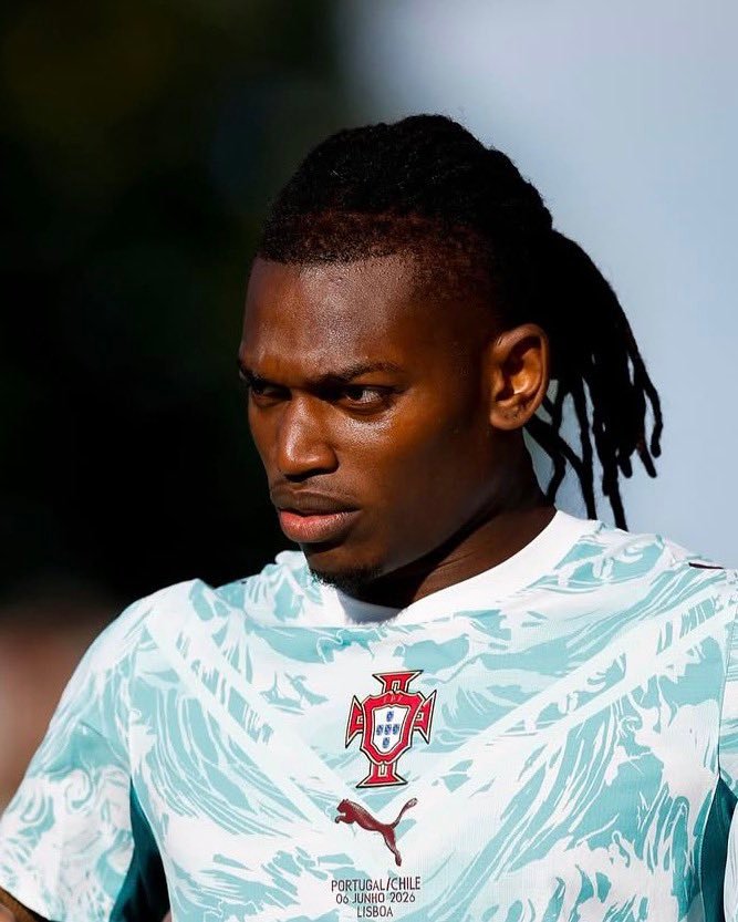 Galatasaray apresenta uma proposta de 45 milhões de euros + bonus  ao Milan por Rafael Leão.