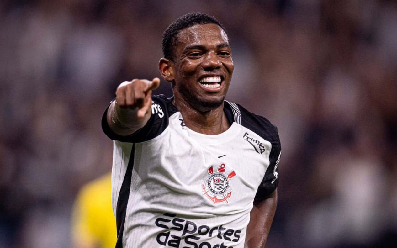 Nottingham Forest aceita deixar André no Corinthians até o fim do ano.