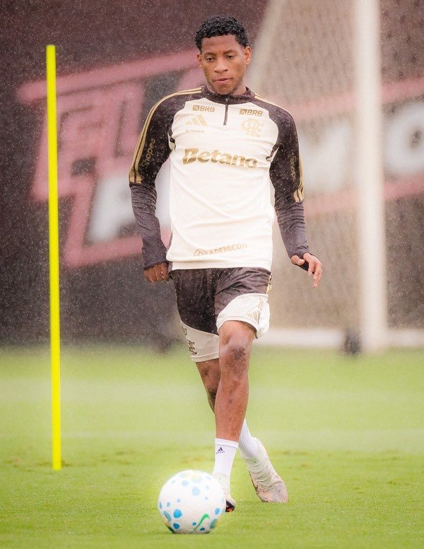 Plata se despede de companheiros no Ninho, e Flamengo acerta venda para Dínamo Moscou.