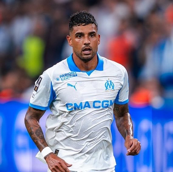 Santos desiste da contratação do lateral Emerson Palmieri.