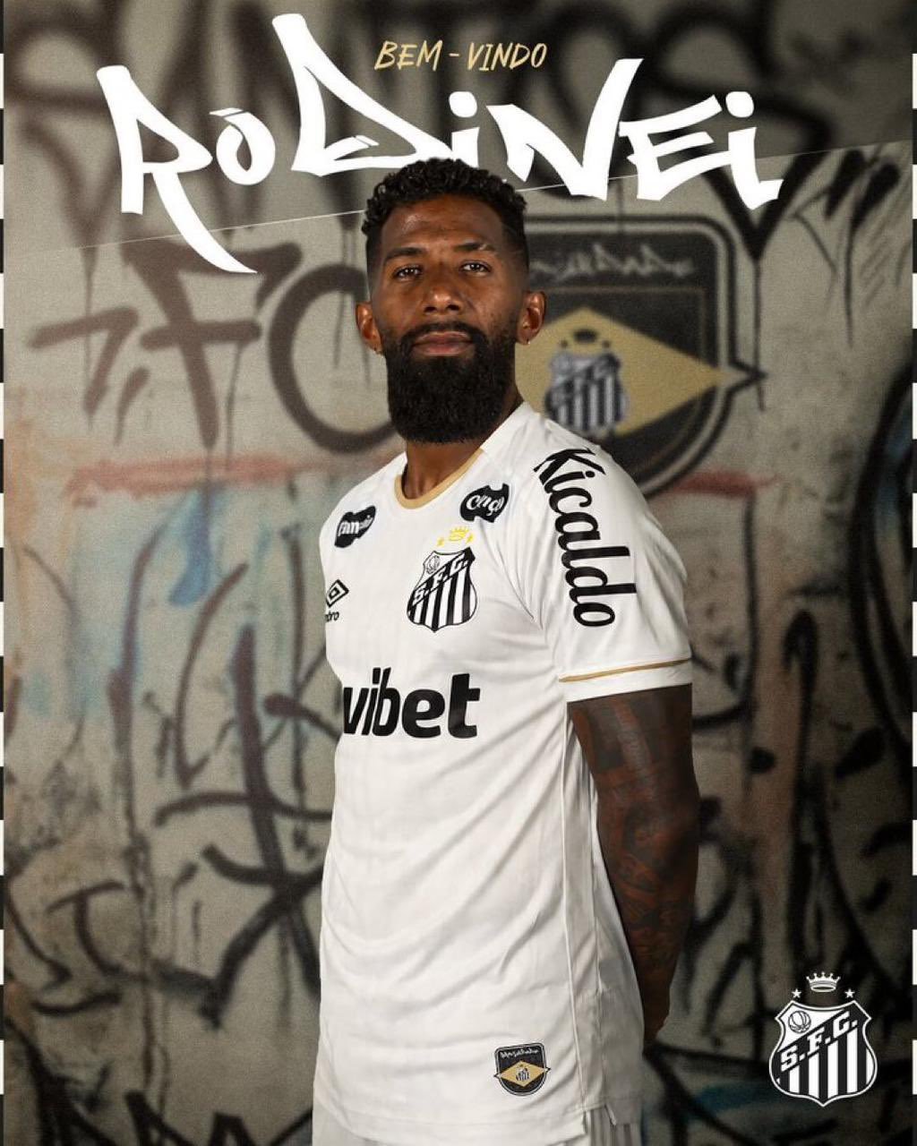 Santos anuncia a contratação do lateral-direito Rodinei.
