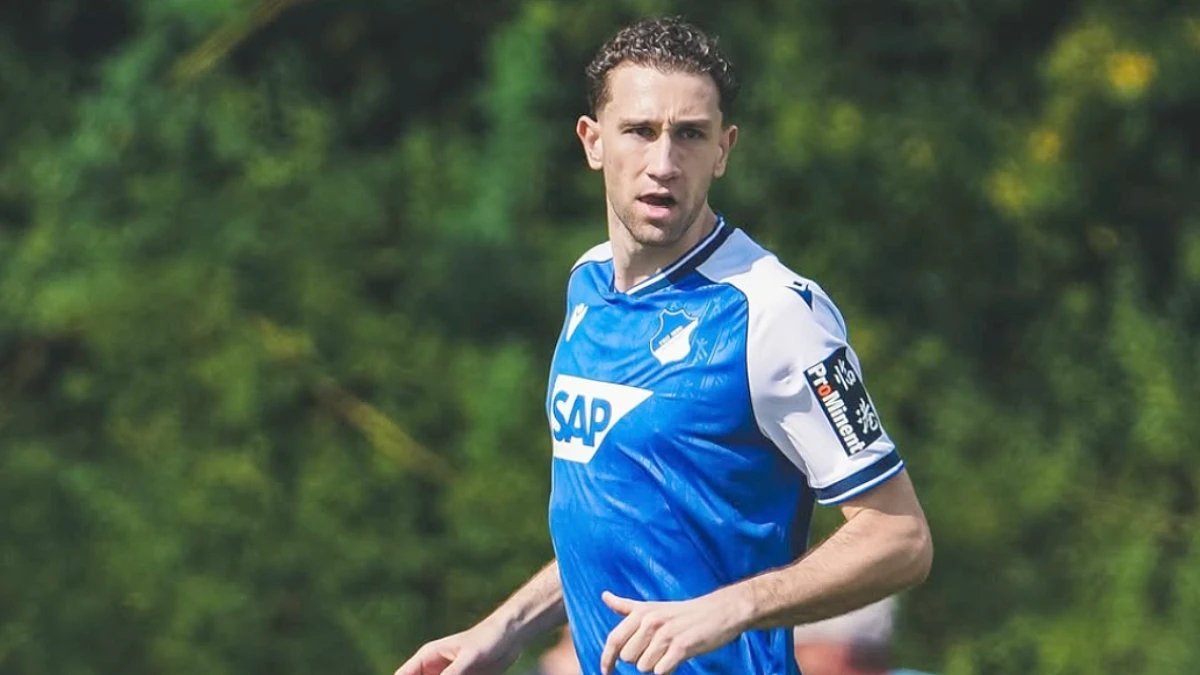 O Botafogo pagará 1 milhão de euros ao Hoffenheim pelo empréstimo de Arthur Chaves por uma temporada.