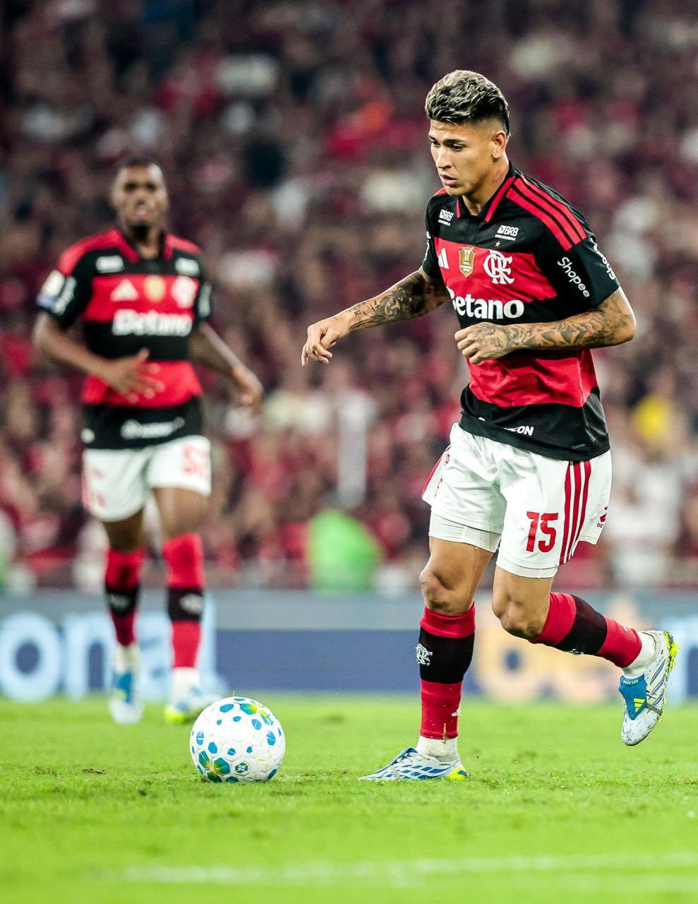 Flamengo recusou uma oferta de 7 milhões de euros do Krasnodar, da Rússia por Carrascal.