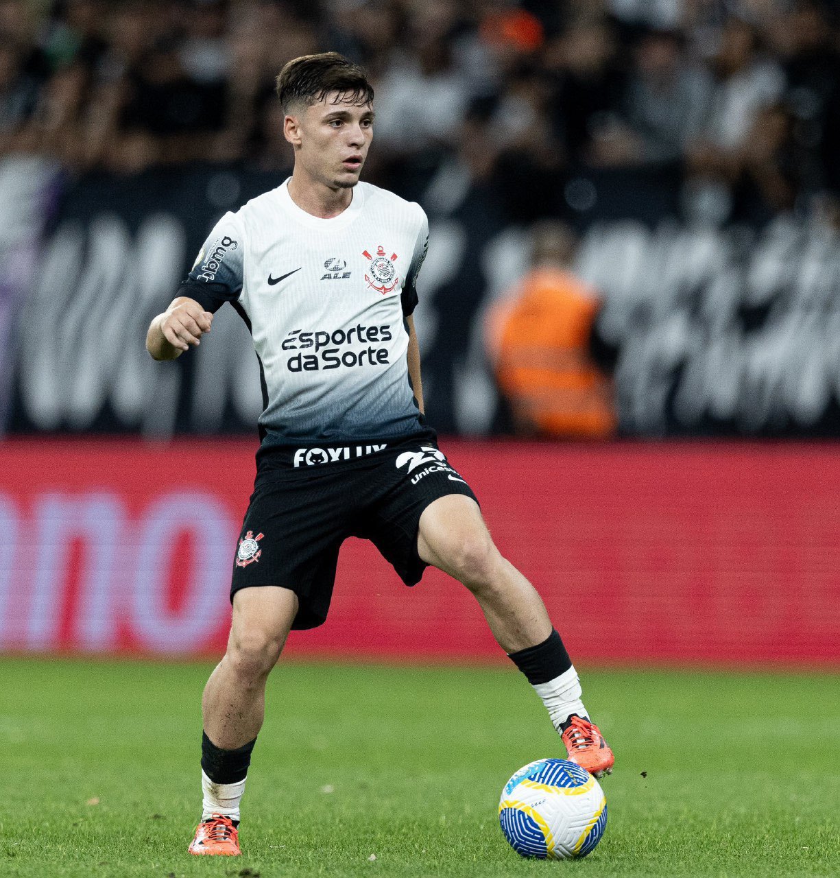 Besiktas sinalizou nas últimas horas a possibilidade de uma oferta oficial de 18 milhões de euros por Breno Bidon, do Corinthians.