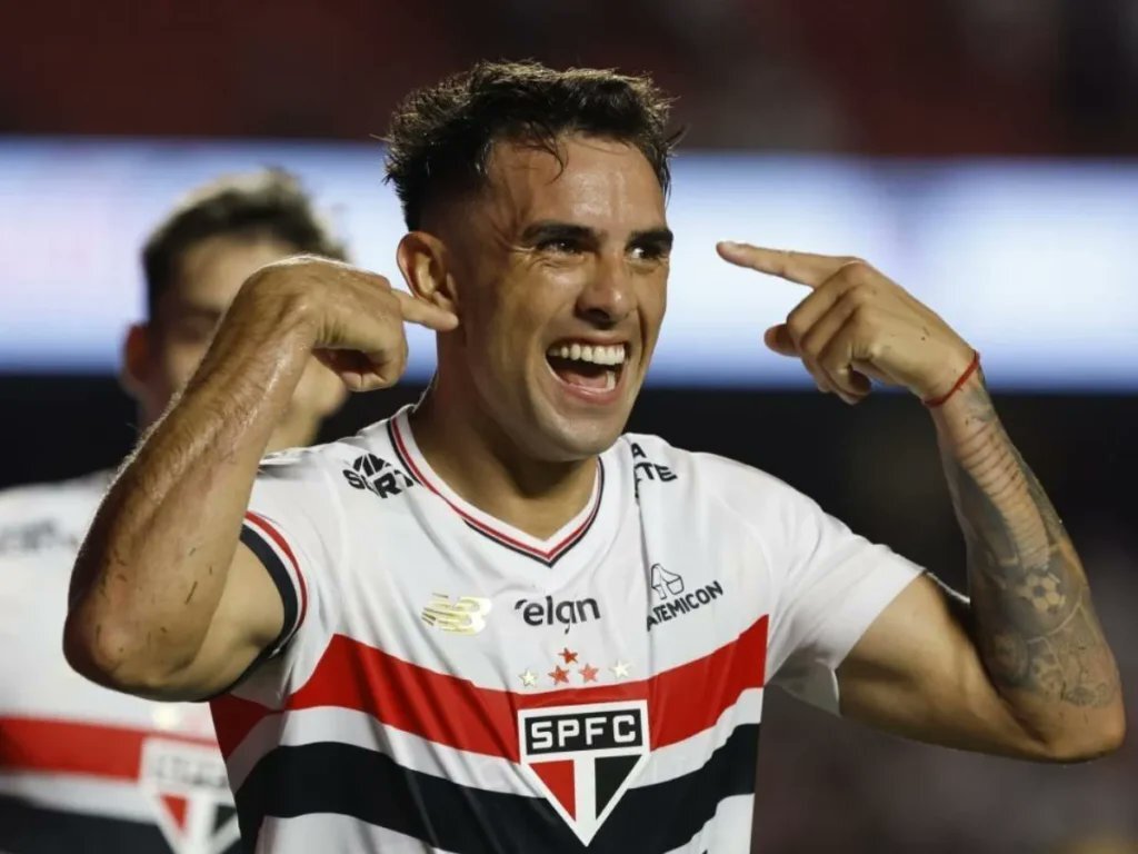 São Paulo avançou para rescisão de contrato com o lateral-esquerdo Enzo Díaz.