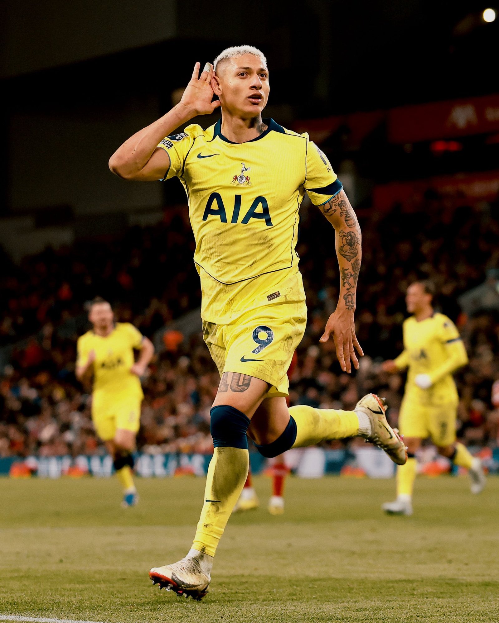 Vasco faz contato e abre conversa para contratar o atacante Richarlison, do Tottenham.