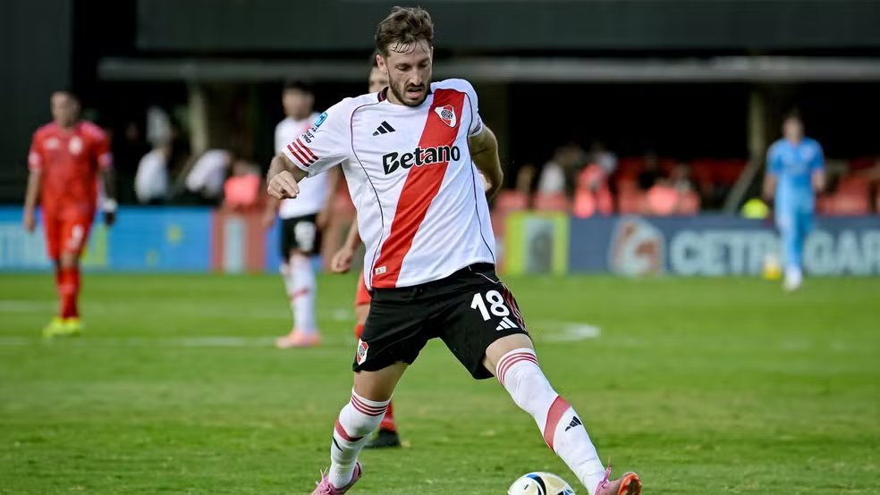 Cruzeiro tenta contratação de Matías Viña, lateral do Flamengo.