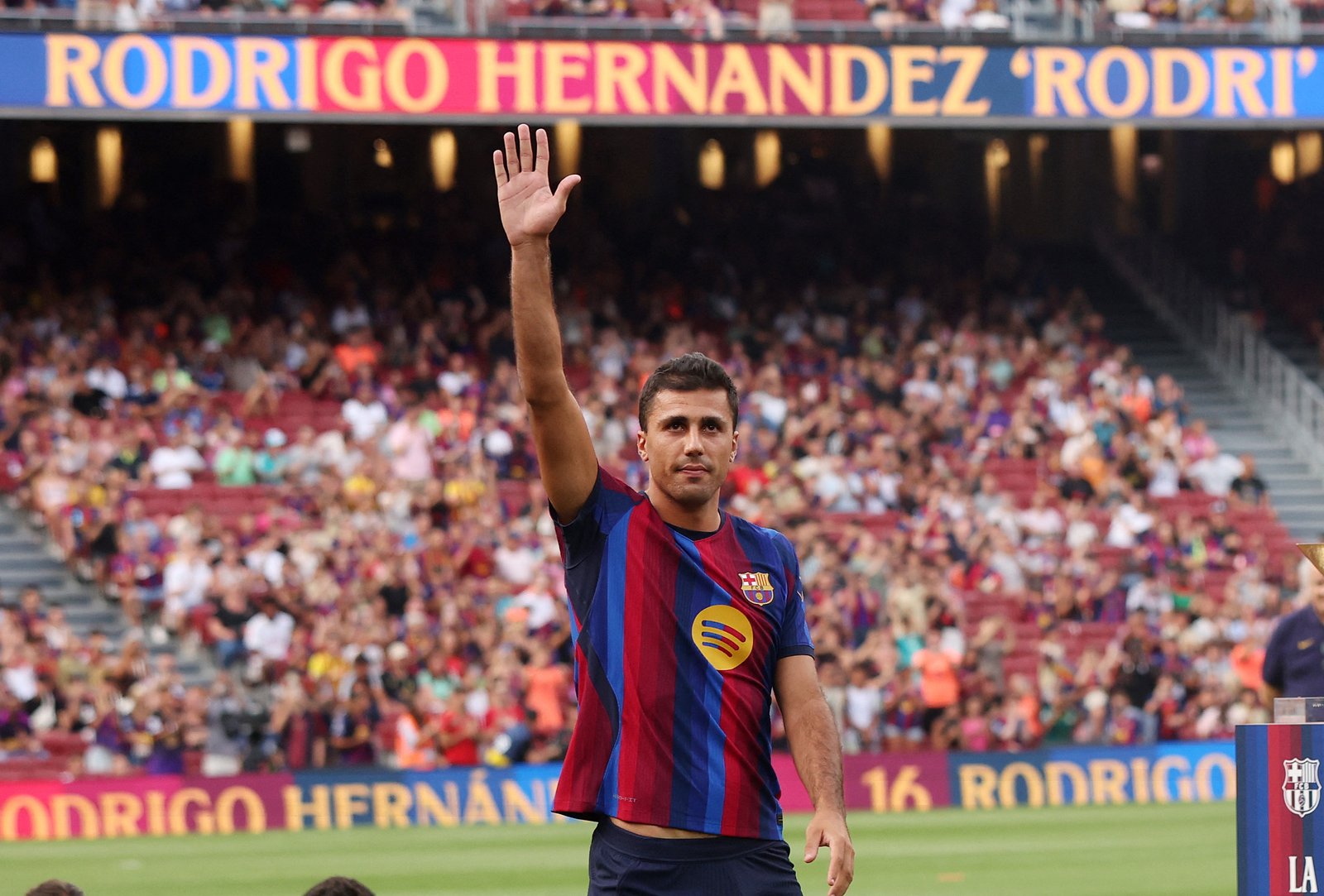 Rodri revela conversa com Mourinho e explica escolha pelo Barcelona em vez do Real Madrid.