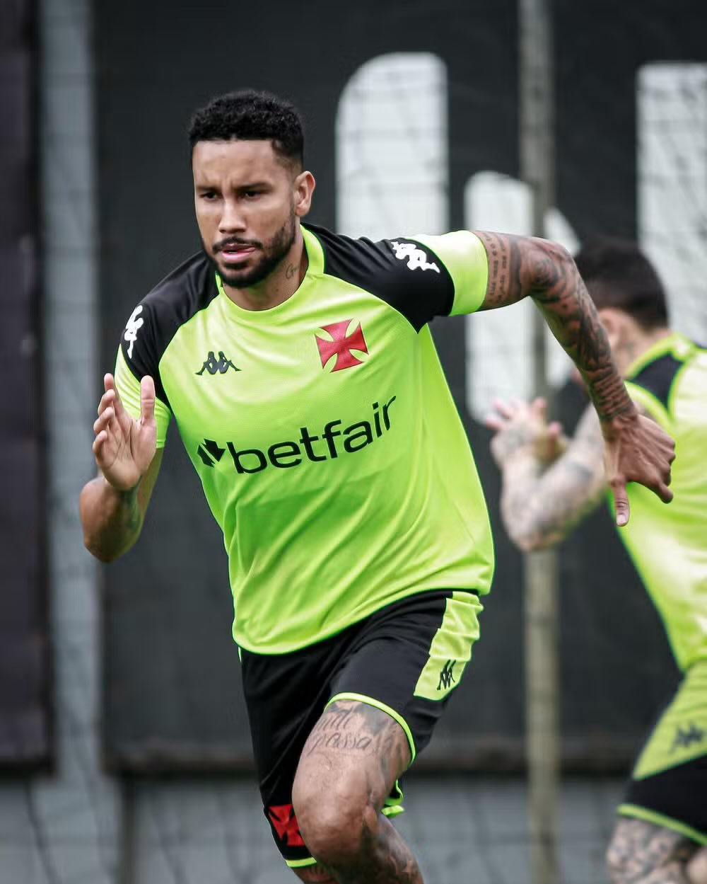 Vasco apresentou uma proposta para renovar o contrato de Jair.