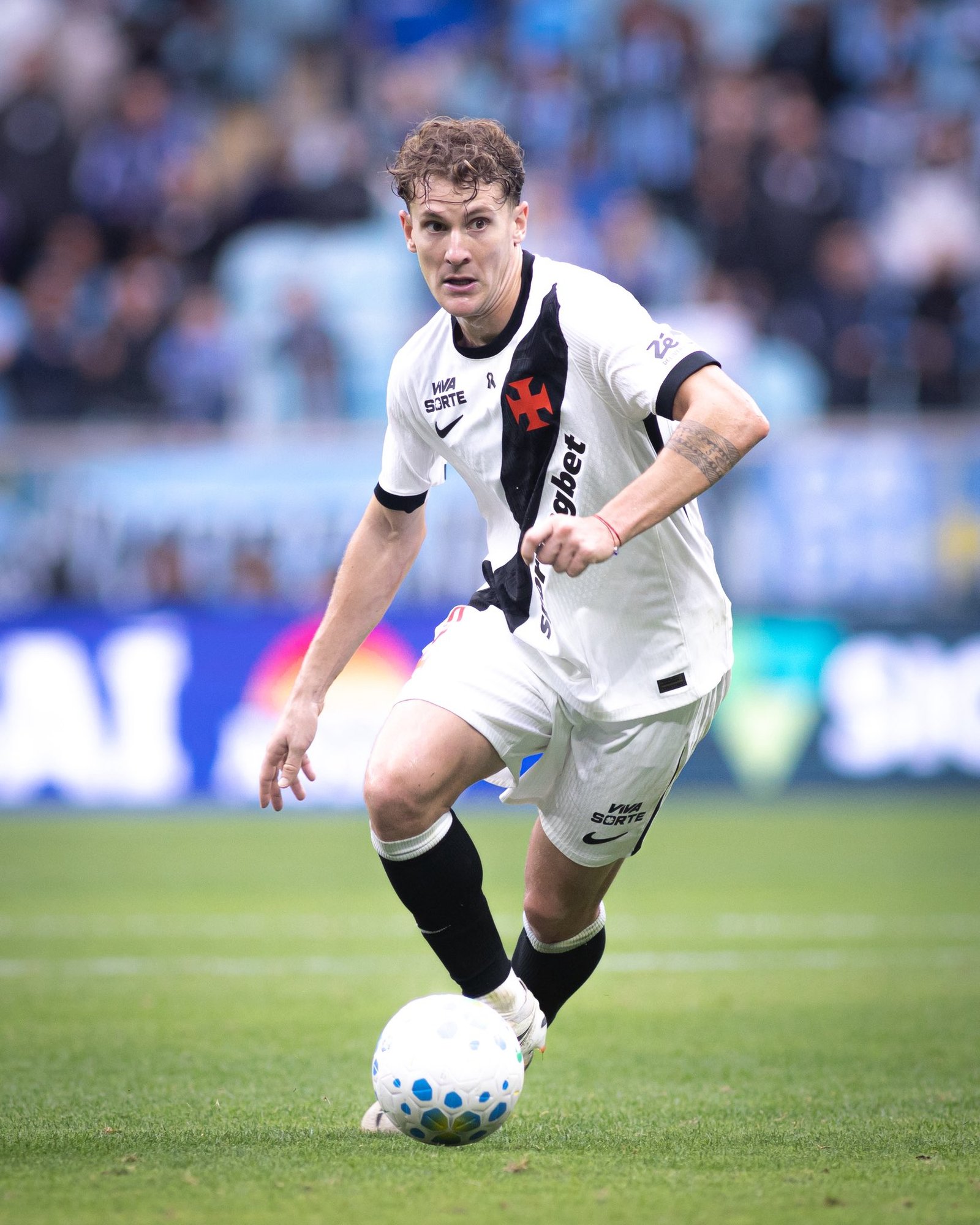 O Vasco entrou em contato com a Conmebol para tentar reverter a decisão que impede o atacante Facundo Colídio de ser inscrito na Copa Sul-Americana.