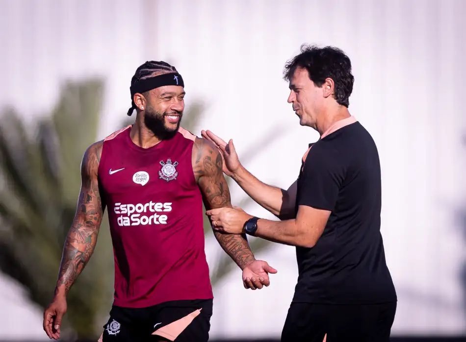 Memphis, Garro, Gustavo Henrique e Hugo Souza pediram a permanência de Fernando Diniz no Corinthians.