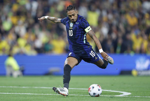 Raphinha é cortado da Seleção e não viaja para amistoso com a Índia.